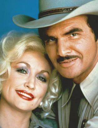 Hva heter han med barten ved siden av Dolly Parton?