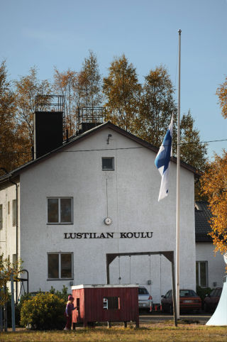 HALV STANG: Finsk ungdom g�r p� verdens beste skole, men f�r likevel sosiale problemer, forteller psykolog Atle Dyregrov. Kanskje skyldes det den tause kulturen?Foto: VESA MOILANEN/AFP/SCANPIX