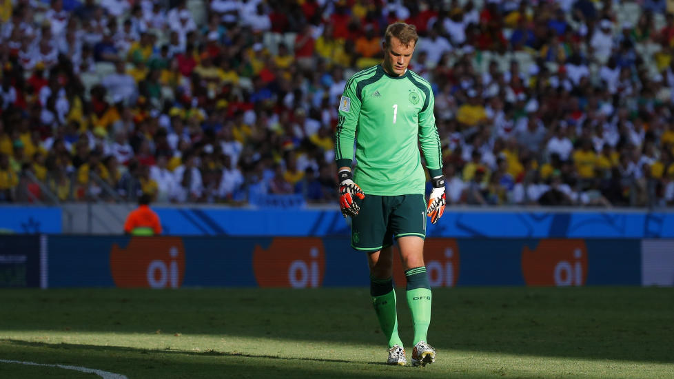 <B> SMIL DA </b> Så glad er Manuel Neuer for å spille VM-kamp.