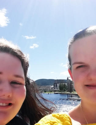 Begge vant. Nå viser det seg at de er venner