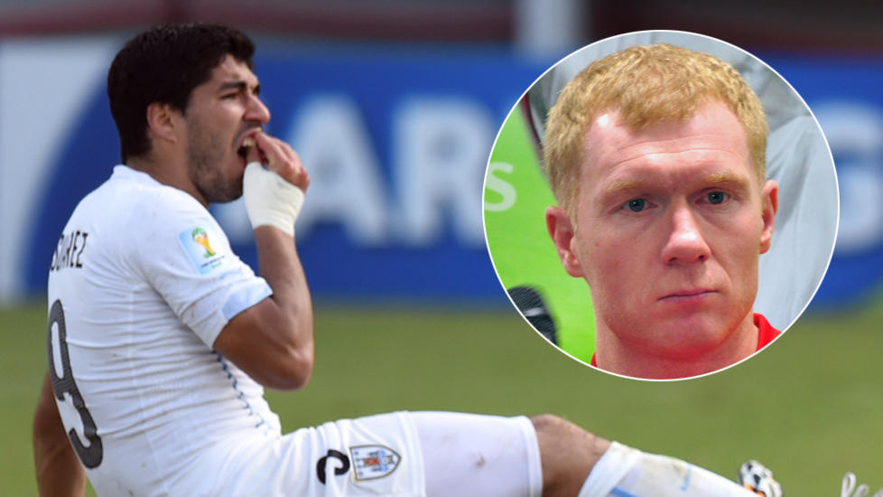 <b>Skam</b><br><br>
Det er ingen mangel på fordømmende stemmer rundt om i fotball-verdenen i dag som alle har en mening om Luis Suarez. <br><br>
Tidligere Manchester United-spiller Paul Scholes er ikke noe unntak. Han mener Suarez har bragt skam over både klubb, land og familie.<br><br>
- Luis Suarez ble utestengt i 10 kamper for å bite Chelseas Branislav Ivanovic i april 2013. Det var tydeligvis ikke nok. Etter biteepisoden tirsdag kveld gjorde Suarez skam på klubben sin, landet sitt og familien sin. Han har det helt forferdelig nå, og hele seansen er utrolig trist da han er en fantastisk spiller. Men folk vil huske han for bitingen i dette verdensmesterskapet, og ikke hans eminente fotballferdigheter. Å utestenge ham fra resten av VM er ikke nok, for Columbia kommer til å slå Uruguay i den neste kampen uansett, skriver han i et <a href='http://blog.paddypower.com/2014/06/24/paul-scholes-exclusive-on-luis-suarez-hes-embarrassed-his-club-country-and-family/'>blogginnlegg</a>.