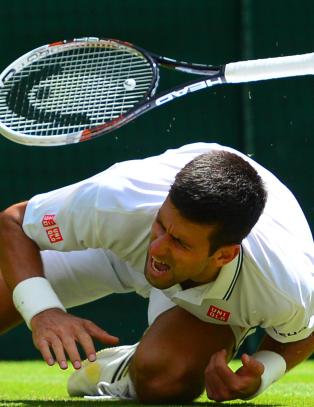 Tennisstjernen måtte ha medisinsk behandling etter fall i Wimbledon