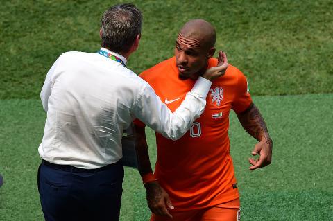 <B>TAKK FOR I DAG:</B> Nigel de Jong, Nederlands kanskje viktigste defensive spiller, måtte gå av etter knappe ni minuters spill i dag. Bruno Martins Indi kom innpå. 