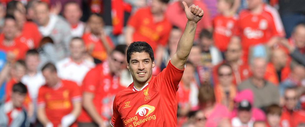 <B>FÅR IKKE TRENE:</b> Den dagen Luis Suarez fikk beskjed om at han er utestengt fra all fotball i fire måneder, fikk vi også beskjed om at det gjaldt treninger med Liverpool. Men i går uttalte Claudio Sulser, sjef for FIFAs disiplinærkomité, at han kunne det likevel. 
<br><br>
- Nei, du kan ikke begrense en spillers rettigheter på det området, sa Claudio Sulser. 

<br><br> Men i dag kommer FIFA med kontrabeskjed. Suarez får ikke lov å trene med Liverpool. <br><br>

- Claudio Sulser sa at han (Suarez) kan gjennomgå den medisinske tester i forbindelse en overgang, men som sagt flere ganger tidligere: han er utestengt fra all fotballaktivitet - og det inkluderer at han ikke kan trene med landslaget, eller klubblaget, presiserer FIFA i dag. 