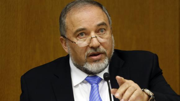 Israels utenriksminister Avigdor Lieberman ber om støtte fra sine internasjonale kolleger. 