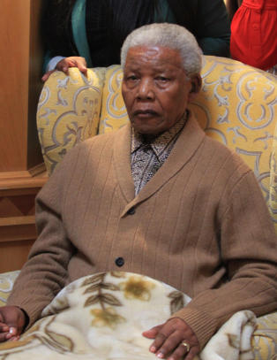 Desmond Tutu vil gi aktiv dødshjelp:
- Behandlingen av Mandela var uverdig