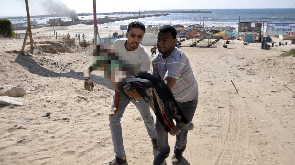 Fire gutter under 15 år mistet livet på strand i Gaza i ettermiddag.