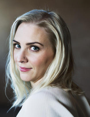 - Vi står og ser på at barn blir bombet i fillebiter