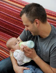 - Nei, pappafeminist, jeg faller ikke på kne og hyller deg