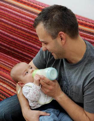 - Nei, pappafeminist, jeg faller ikke på kne og hyller deg