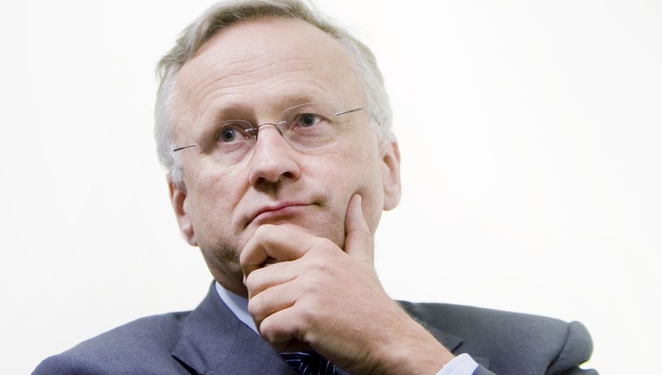 NYTT RENTEM�TE ONSDAG: Sentralbanksjef Svein Gjedrem kan kutte renta igjen onsdag. Foto: H�kon Mosvold Larsen / SCANPIX