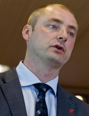 Vil tvinge trygdemottakere til å stå opp