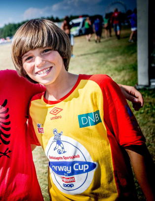 ... Og 11 år gamle Veton hadde planlagt å stille spørsmål til Blatter