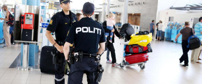 Fra i morgen blir det mindre synlig politi i gatene
