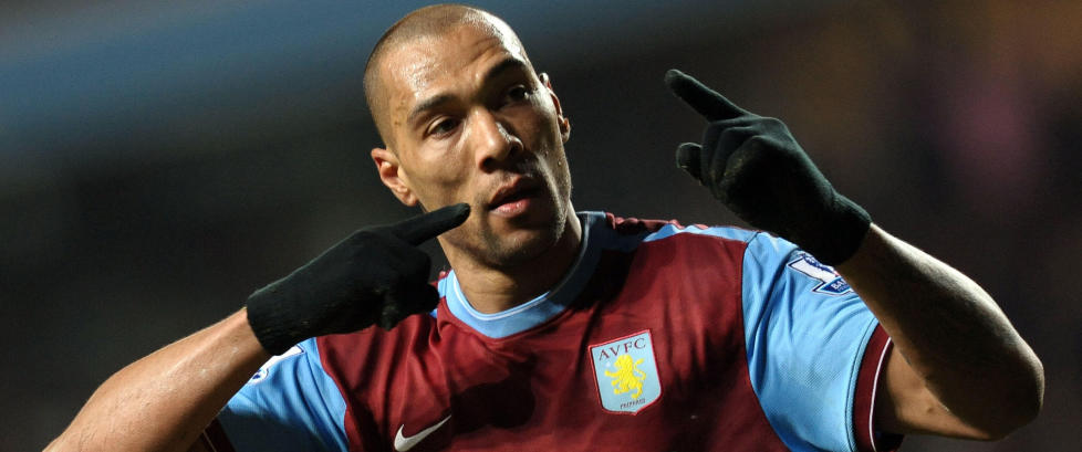 I Aston Villa dro John Carew på byen med trenerens velsignelse