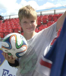 Iver (9) fikk drømmen oppfylt da han møtte helten sin på Norway Cup