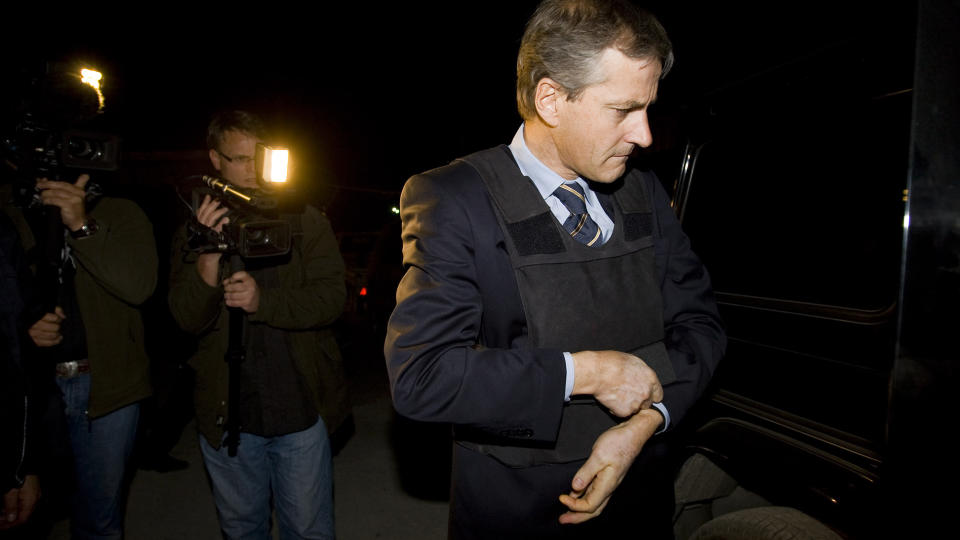 FORRIGE GANG I KABUL: Utenriksminister Jonas Gahr St�re returnerte i 2008 i all hemmelighet til Kabul i Afghanistan, 10 m�neder etter terroraksjonen mot Serena Hotel og drapet p� Carsten Thomassen. N� er han i landet igjen. Foto: Heiko Junge/SCANPIX