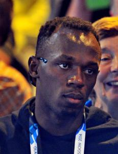 Bolt sa ja til en «selfie» med sikkerhetsvaktene. Like etterpå fikk de fyken