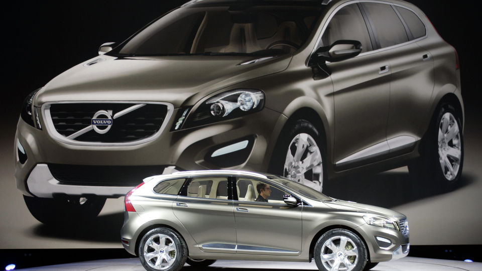 VOLVO SLITER MED SALGET:  Finansuroen rammet bilindustrien, men Volvo slet allerede f�r de amerikanske bankene kollapset. Her er deres nye konseptbil,  XC60 fra en utstilling i januar i �r. Foto: SCANPIX/ AFP PHOTO/Jeff HAYNES