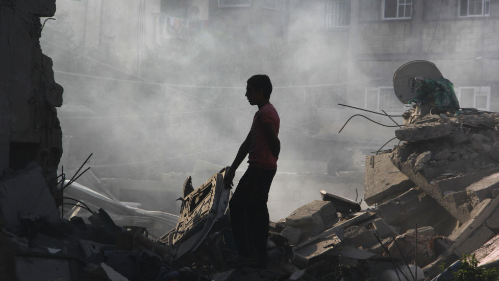 Israel og Palestinas delegasjoner sitter i hvert sitt rom når de forhandler i Kairo. Forhandlingenes tredje dag vil trolig vare til våpenhvilen går ut klokken 23 onsdag.