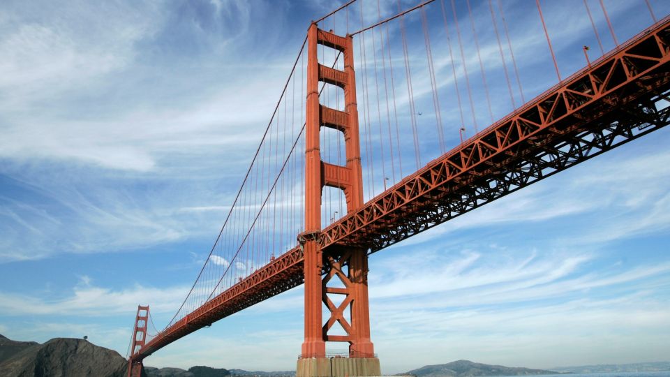 YNDET UTGANGSPUNKT FOR SELVMORD: Golden Gate Bridge er beryktet for � v�re �sted for ca. 20 selvmord i �ret. N� iverksetter myndighetene mottiltak. Foto: ERIC RISBERG/AP/SCANPIX