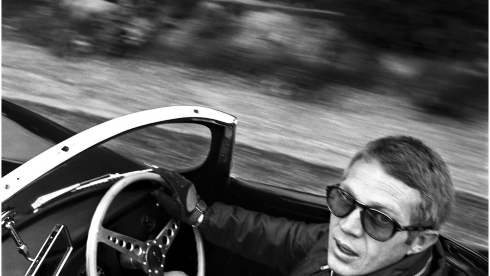 STEVE MCQUEEN: Claxton fotograferte McQueen over en �rrekke, og de to ble gode venner. F� andre klarte � fange det s�rbare i McQueens ellers s� t�ffe fremtoning.  Foto: William Claxton/AP Photo/SCANPIX/Courtesy of Christopher Claxton