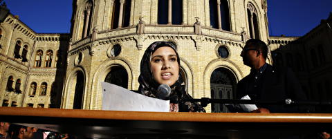 Faten Mahdi Al-Husseini (19) er blitt en nasjonal helt. Men hun beveger seg blant ekstreme krefter