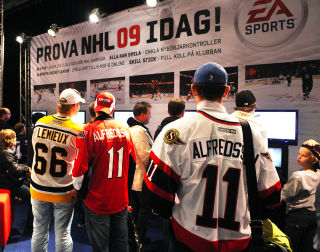 Penga r�r: En offisiell NHL-tr�ye i Sverige, med navn og nummer, koster 1300 SEK. Ikke rart NHL er interessert i det europeiske markedet.