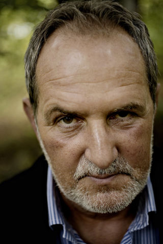 Tro og tvil: Jon Michelet (64) lengter etter Guds myndige skipperneve. Men hva hvis vi bare er alene i universet? Han tror dessverre det er alt.