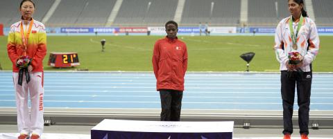 Ruth (17) forlot medaljeseremonien i tårer. Nå får hun gullet likevel