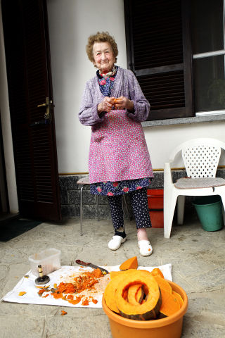 RING P� RING: Elilia Vittorina er Flavios bestemor. Hun har et godt lag med gresskarene.