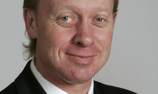 RASER MOT H�YRE: Frps justispolitiske talsmann, Jan Arild Ellingsen, mener H�yre ikke st�r til troende n�r de plutselig vil ha innskjerpinger i kriminalomsorgen - som de f�r har stemt mot. Foto: Bj�rn Sigurds�n / SCANPIX
