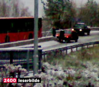 M�TTE MIDTEN: Denne uheldige bilisten fikk et m�te med midtrabatten i morges.
Foto: MMS-Leserbilde