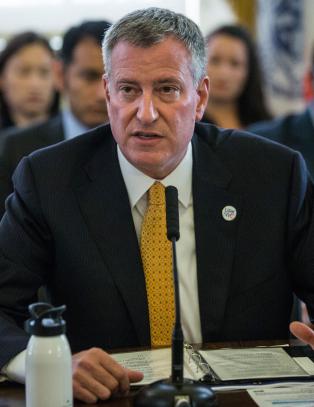 Flere ansatte, mer overtid, f�rre fanger og mer vold i New Yorks fengsler