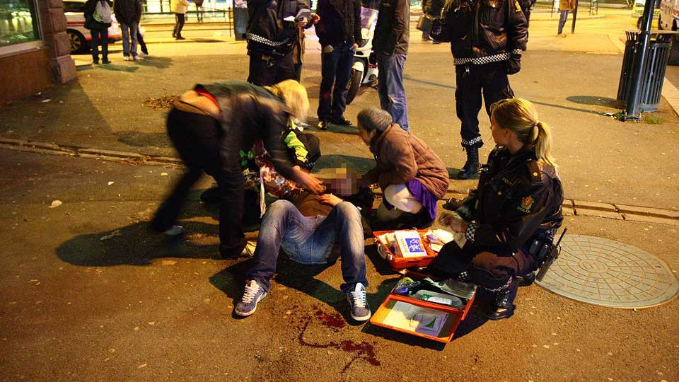 FEM KNIVSTUKKET: Fem personer ble knivstukket av den 36 �r gamle mannen tirsdag kveld. To av ofrene er fortsatt p� sykehus. Foto: Svein Gustav Wilhelmsen