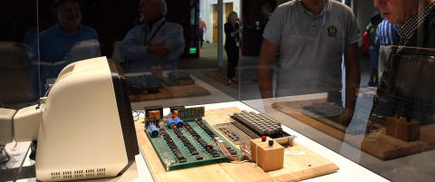 Denne ble bygget i Steve Jobs' garasje i 1976. Nå er den solgt for nesten 6 mill.