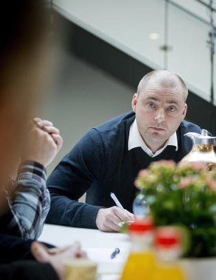 Nå skriver han brev til alle landets uføre