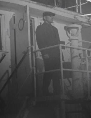 - Det er p� tide han legger de musikkgreiene p� hylla