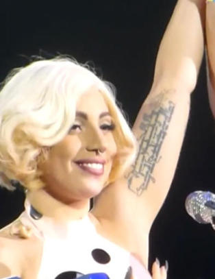 Svenske Sara ble trukket opp på scenen av Lady Gaga etter rørende brev