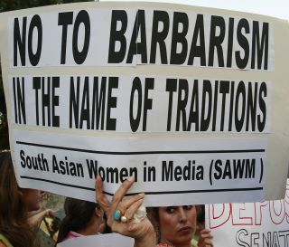 DEMONSTRERER MOT �RESDRAP: I september protesterte menneskerettighetsforkjempere i Karachi, Pakistan, mot �resdrap.  Foto:Athar Hussain/Reuters/Scanpix