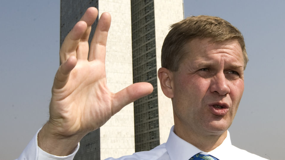 H�PER P� OBAMA: Milj�- og utviklingsminister Erik Solheim har demokratenes kandidat, Barack Obama, som sin personlige favoritt. Solheim tror verden er ut�lmodig p� at USA skal knytte seg til verden igjen. Foto: Bj�rn Sigurds�n/SCANPIX