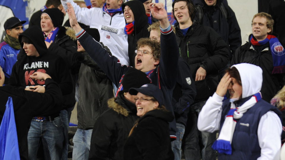 SMILER OG LER: Akkurat som Klanen gjorde i Bod�, skal V�lerenga-spillerne hente fram smilet og latteren f�r cupfinalen mot Stab�k p� s�ndag.  Foto: Anders Vanderloock / SCANPIX
