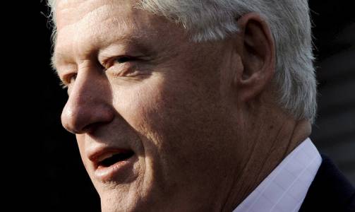 MENER KONA ER ET GODT VALG:  Bill Clinton var president i USA i �tte �r. Han mener kona Hillary, er et godt valg til � bli landets nye utenriksminister.  Foto: Scanpix/EPA/JUSTIN LANE