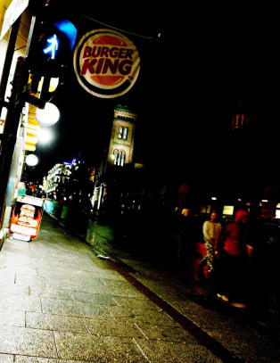 Skal ha blitt voldtatt etter veddemål om å gå inn på guttedoen på Burger King under «jobbintervju»