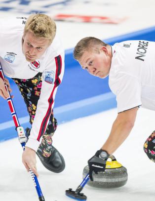 Curlinggutta kopierte l�rdagens �pningsdag i EM