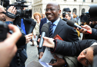 REAGERER: Italias eneste svarte medlem av nasjonalforsamlingen kaller opptrinnet flaut. Andre mener det er lite statsmannsaktig. Foto: Christophe Simon/AFP