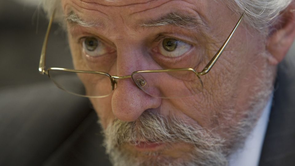 SLAKTER NAV: Riksrevisor J�rgen Kosmo ser alvorlig p� situasjonen. Foto: SCANPIX