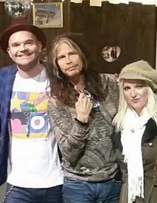 Steven Tyler kom til Norge i går - dro umiddelbart ut og kjøpte ullundertøy