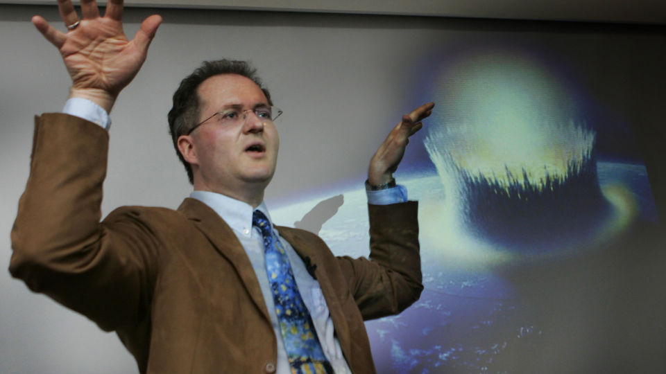 OSLO 20060322:  Astronom Knut J�rgen R�ed �degaard lanserte onsdag boken BANG! Kollisjoner og eksplosjoner i verdensrommet
Taler og gestikulerer.
Foto: Heiko Junge / SCANPIX