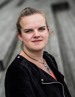 Liv-Christine (19) er den siste vinneren i elevenes eget diktforum